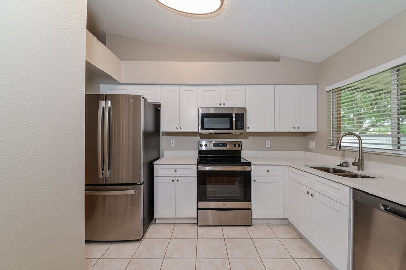 2,005/Mo, 13219 Prestwick Creek Dr Riverview, FL 33579 Kitchen View 2