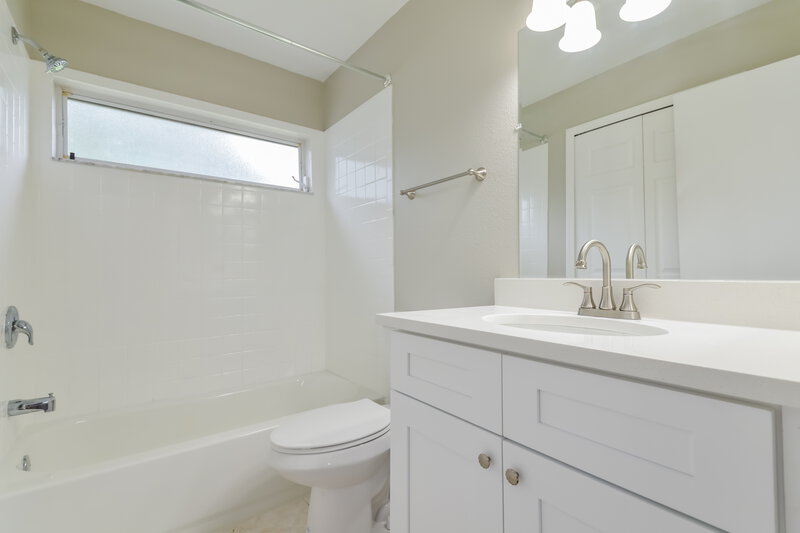 2,005/Mo, 13219 Prestwick Creek Dr Riverview, FL 33579 Main Bathroom View
