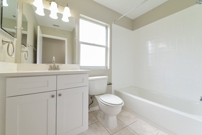 2,005/Mo, 13219 Prestwick Creek Dr Riverview, FL 33579 Bathroom View