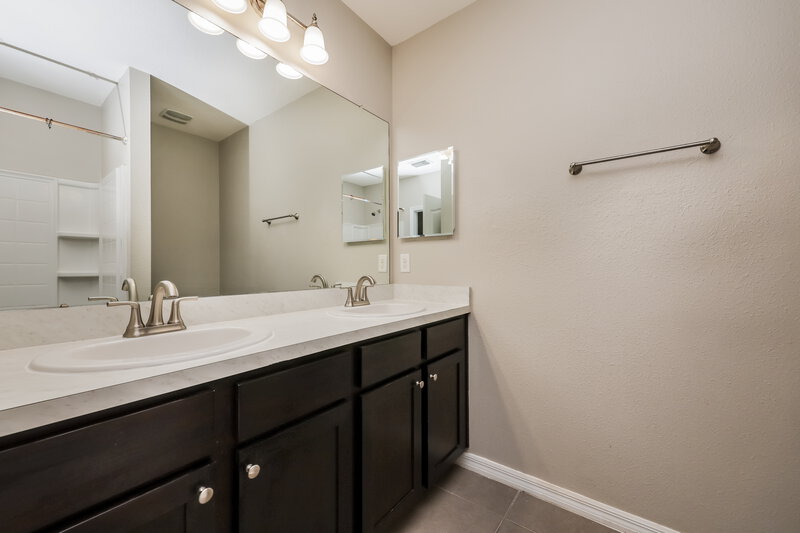 2,075/Mo, 10529 Whispering Hammock Dr Riverview, FL 33578 Main Bathroom View