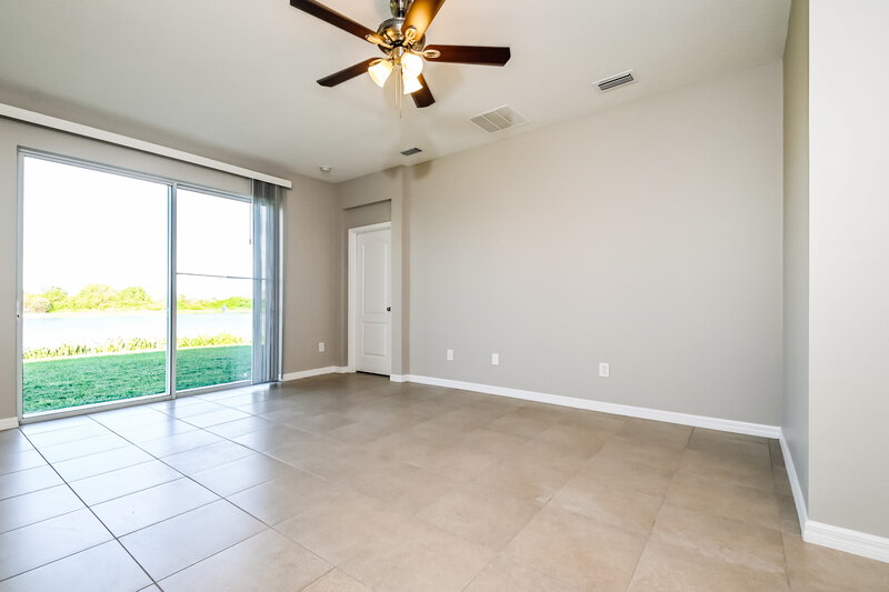 2,225/Mo, 12039 Ledbury Commons Dr Gibsonton, FL 33534 Living Room View