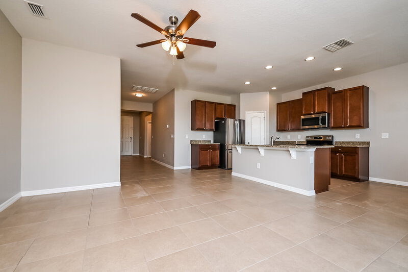 2,225/Mo, 12039 Ledbury Commons Dr Gibsonton, FL 33534 Living Room View 2