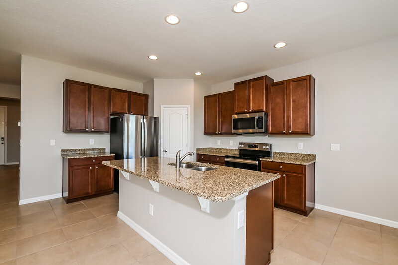 2,225/Mo, 12039 Ledbury Commons Dr Gibsonton, FL 33534 Kitchen View