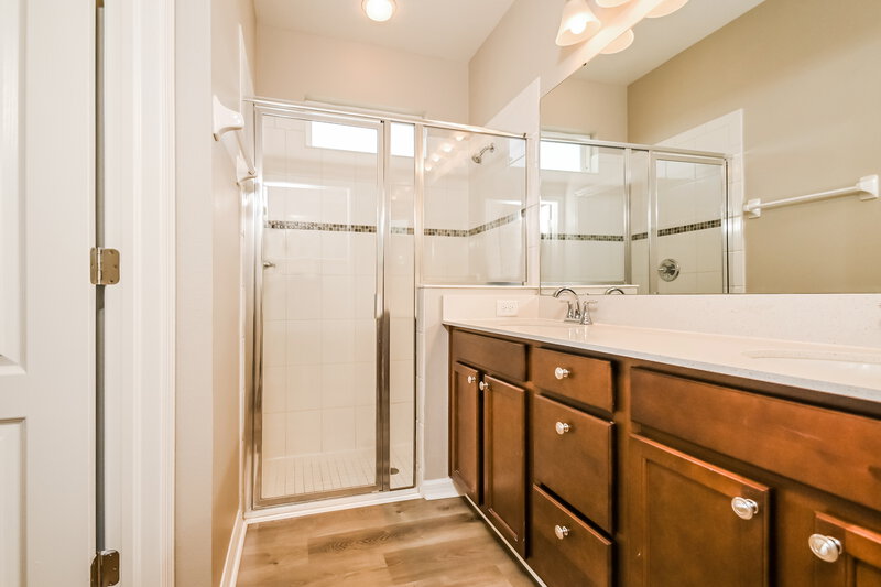 2,225/Mo, 12039 Ledbury Commons Dr Gibsonton, FL 33534 Main Bathroom View