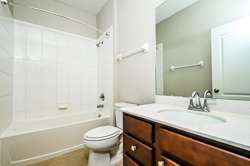 2,225/Mo, 12039 Ledbury Commons Dr Gibsonton, FL 33534 Bathroom View