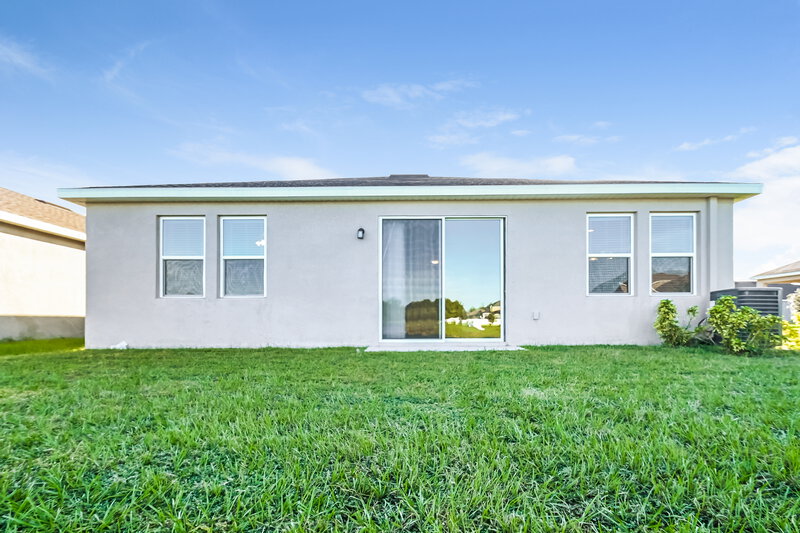 2,225/Mo, 12039 Ledbury Commons Dr Gibsonton, FL 33534 Rear View