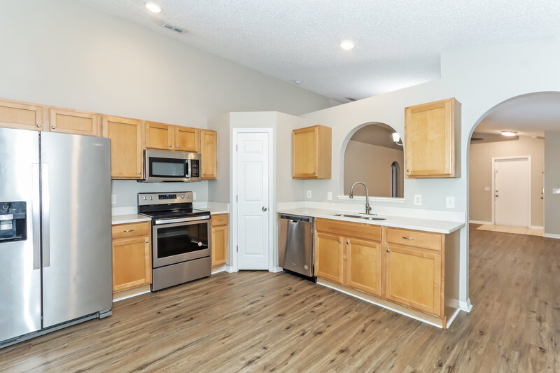 2,095/Mo, 6204 Gassino Pl Riverview, FL 33578 Kitchen View 2