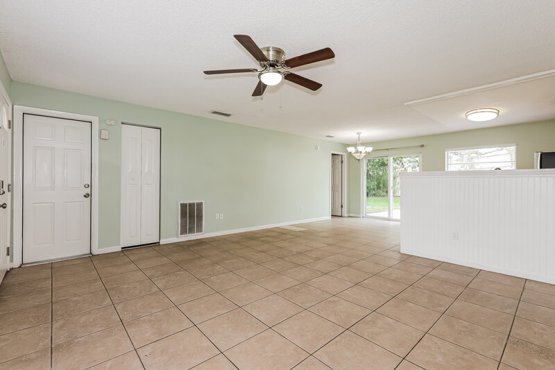 2,205/Mo, 1070 Bridlewood Way Brandon, FL 33511 Living Room View 2