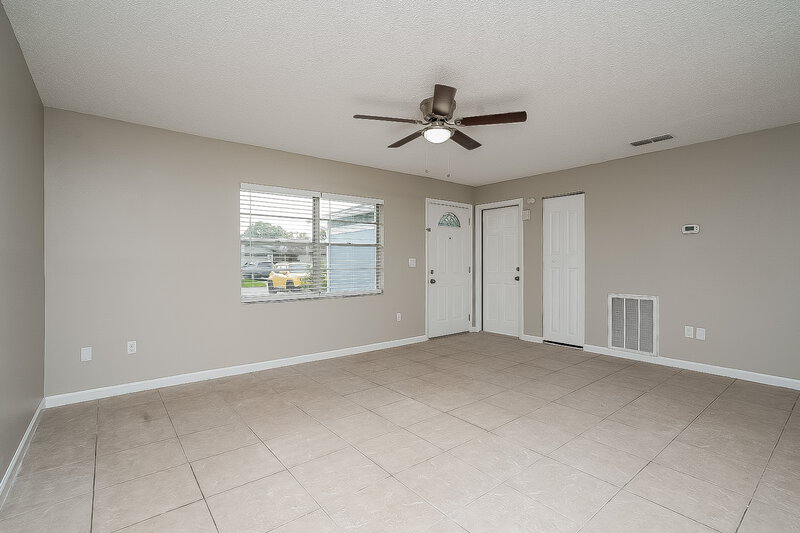 3,590/Mo, 1070 Bridlewood Way Brandon, FL 33511 Living Room View 3