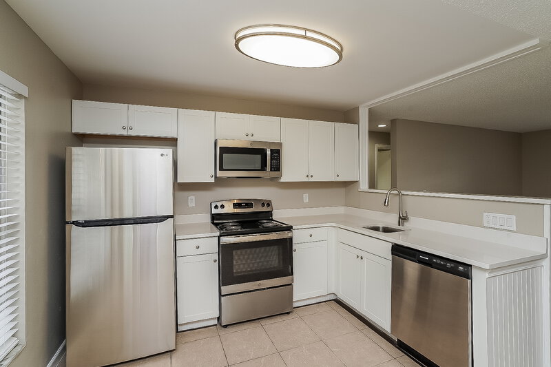 3,590/Mo, 1070 Bridlewood Way Brandon, FL 33511 Kitchen View