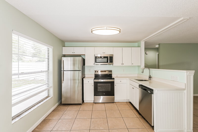 2,205/Mo, 1070 Bridlewood Way Brandon, FL 33511 Kitchen View