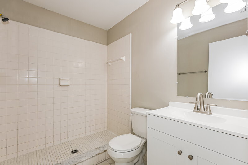 2,205/Mo, 1070 Bridlewood Way Brandon, FL 33511 Main Bathroom View