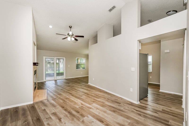 3,480/Mo, 914 Axlewood Cir Brandon, FL 33511 Living Room View