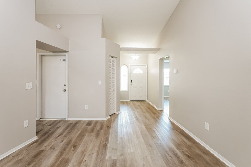3,480/Mo, 914 Axlewood Cir Brandon, FL 33511 Living Room View 3