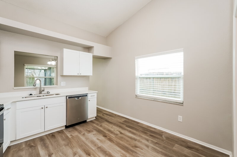 3,480/Mo, 914 Axlewood Cir Brandon, FL 33511 Kitchen View 2