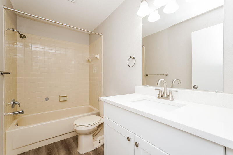 3,480/Mo, 914 Axlewood Cir Brandon, FL 33511 Main Bathroom View