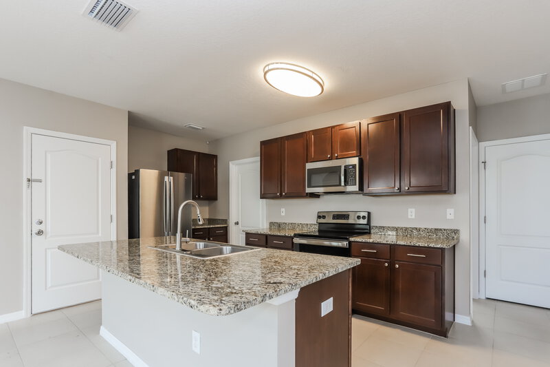 2,875/Mo, 1802 Greenwood Valley Dr Plant City, FL 33563 Kitchen View
