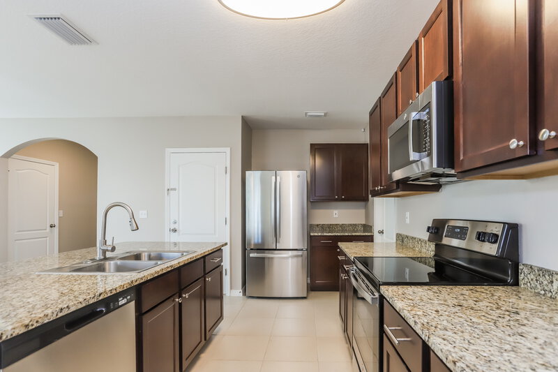 2,875/Mo, 1802 Greenwood Valley Dr Plant City, FL 33563 Kitchen View 2