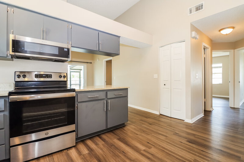 2,480/Mo, 12832 Dunhill Dr Tampa, FL 33624 Kitchen View 3