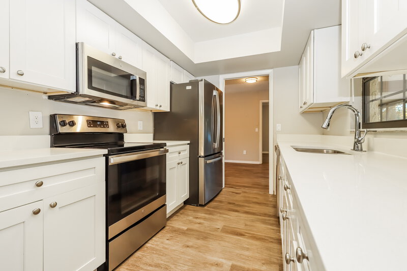 2,495/Mo, 113 Timber Cir Safety Harbor, FL 34695 Kitchen View 2