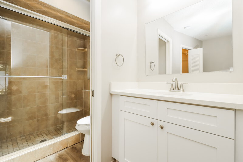 2,495/Mo, 113 Timber Cir Safety Harbor, FL 34695 Main Bathroom View