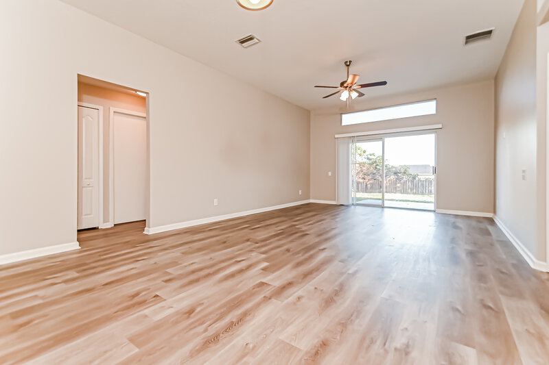 2,210/Mo, 10643 Egret Haven Ln Riverview, FL 33578 Living Room View 2