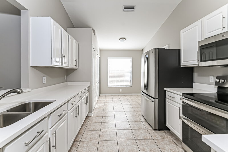 2,210/Mo, 10643 Egret Haven Ln Riverview, FL 33578 Kitchen View