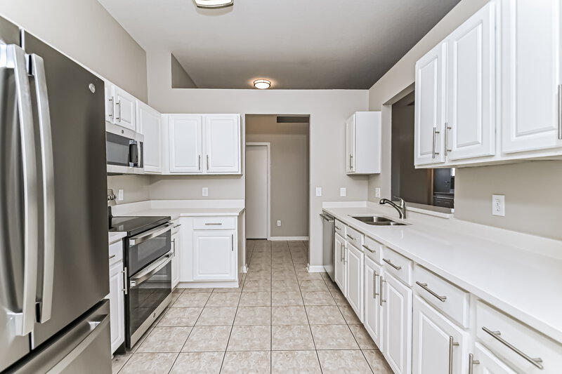 2,210/Mo, 10643 Egret Haven Ln Riverview, FL 33578 Kitchen View 2