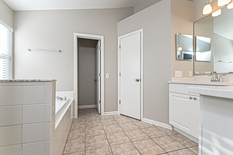 2,210/Mo, 10643 Egret Haven Ln Riverview, FL 33578 Main Bathroom View