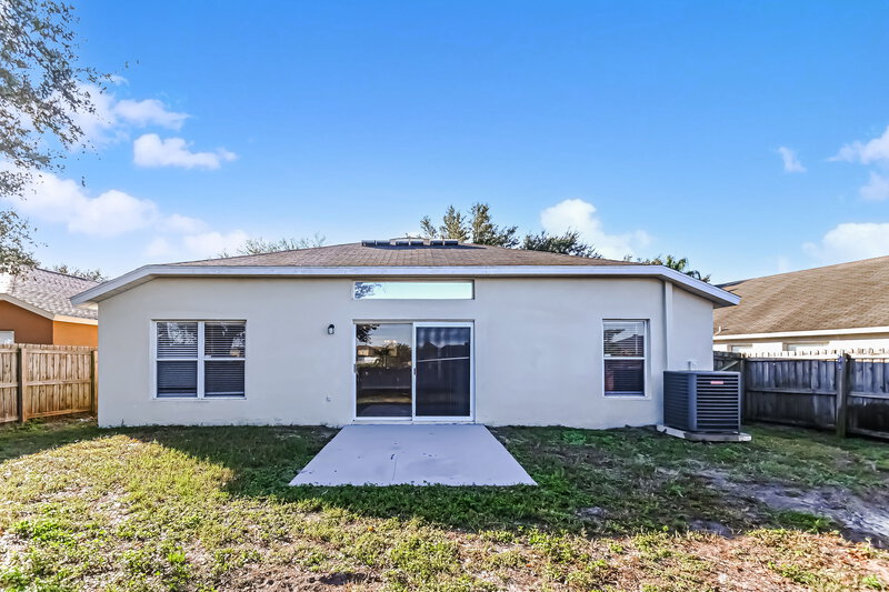 2,210/Mo, 10643 Egret Haven Ln Riverview, FL 33578 Rear View