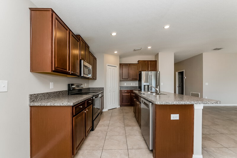 2,085/Mo, 1758 Broad Winged Hawk Dr Ruskin, FL 33570 Kitchen View 2