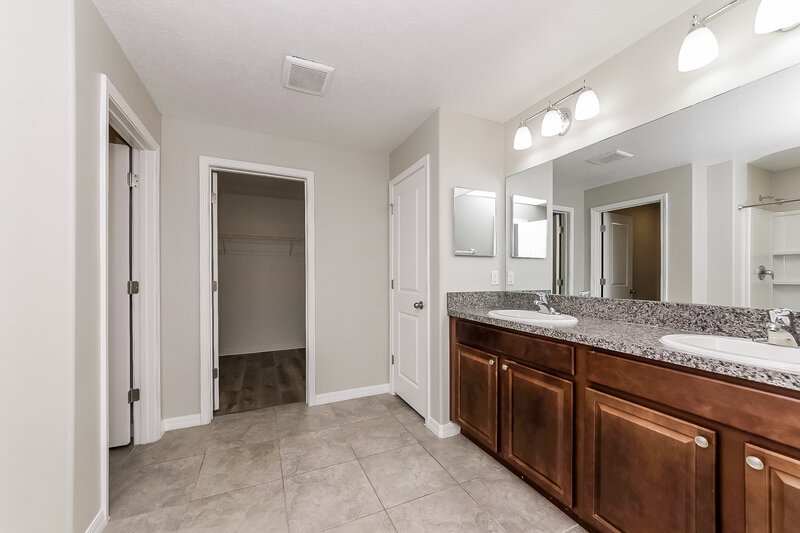 2,085/Mo, 1758 Broad Winged Hawk Dr Ruskin, FL 33570 Main Bathroom View