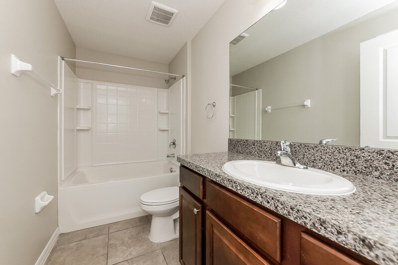 2,085/Mo, 1758 Broad Winged Hawk Dr Ruskin, FL 33570 Bathroom View