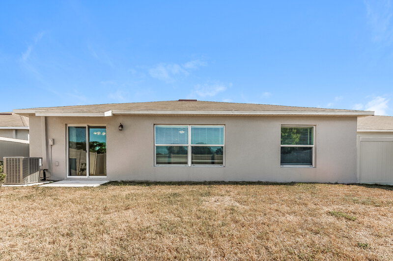 2,085/Mo, 1758 Broad Winged Hawk Dr Ruskin, FL 33570 Rear View