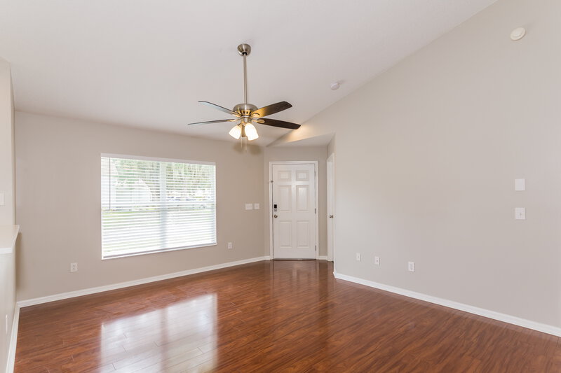 2,010/Mo, 6720 Summer Haven Dr Riverview, FL 33578 Living Room View 3