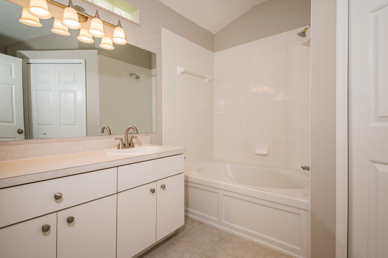 2,010/Mo, 6720 Summer Haven Dr Riverview, FL 33578 Main Bathroom View