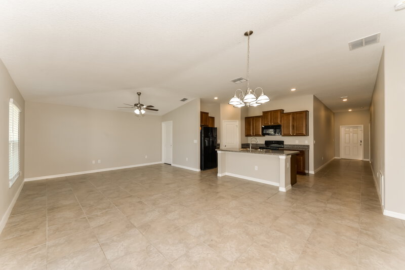 2,225/Mo, 7036 Wiseman Run Dr Ruskin, FL 33573 Dining Room View 2