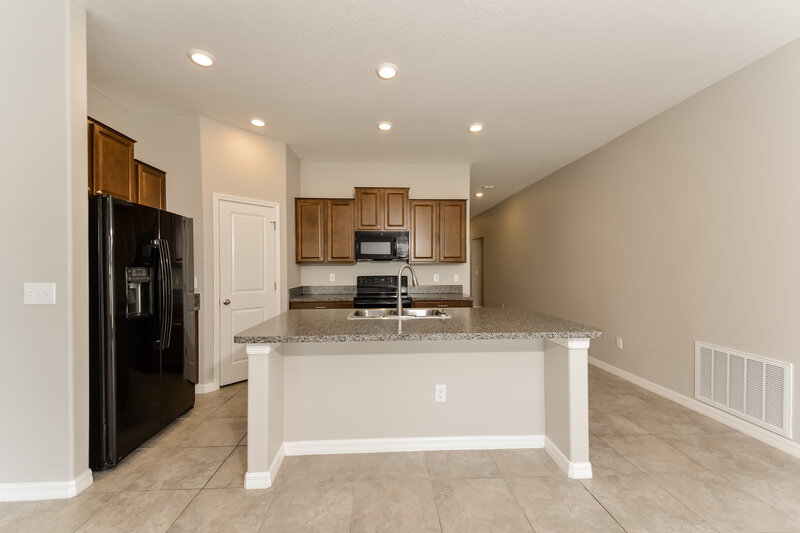 2,225/Mo, 7036 Wiseman Run Dr Ruskin, FL 33573 Kitchen View