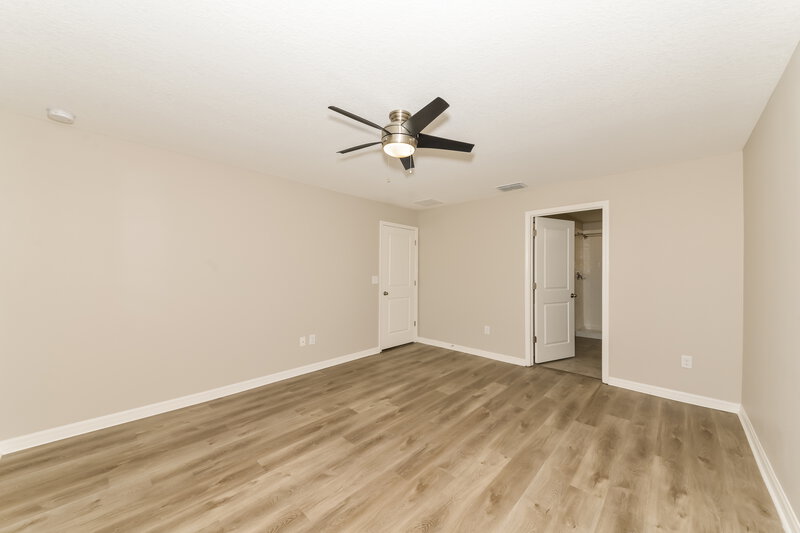 2,225/Mo, 7036 Wiseman Run Dr Ruskin, FL 33573 Main Bedroom View 2