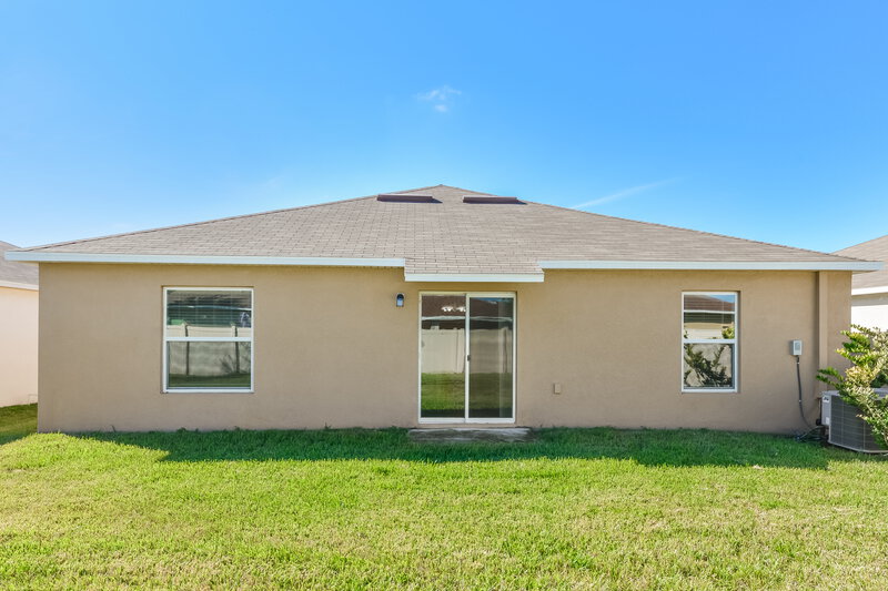 2,225/Mo, 7036 Wiseman Run Dr Ruskin, FL 33573 Rear View