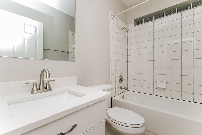 1,985/Mo, 312 Summer Sails Dr Valrico, FL 33594 Bathroom View