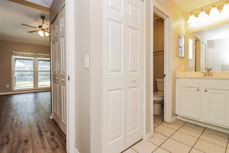 2,215/Mo, 1645 Palm Leaf Dr Brandon, FL 33510 Main Bathroom View 3