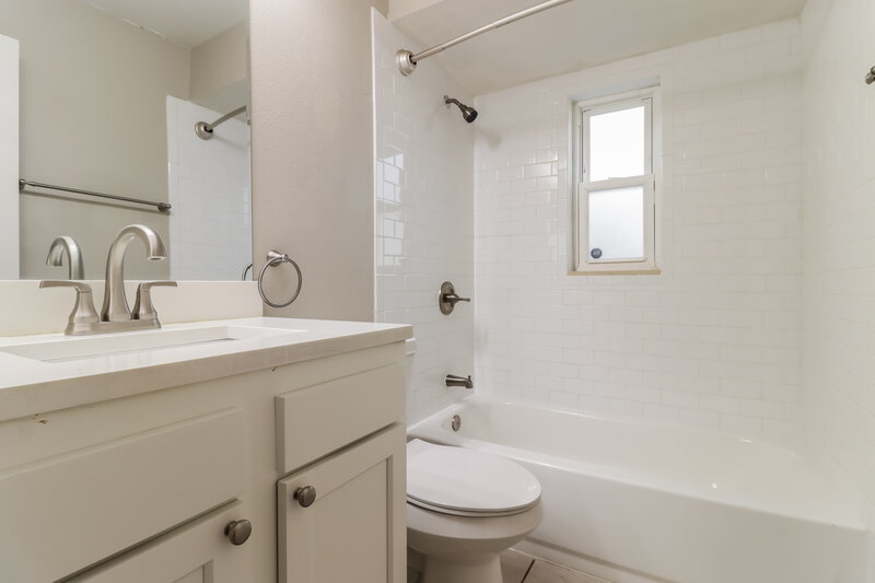 2,215/Mo, 1645 Palm Leaf Dr Brandon, FL 33510 Bathroom View