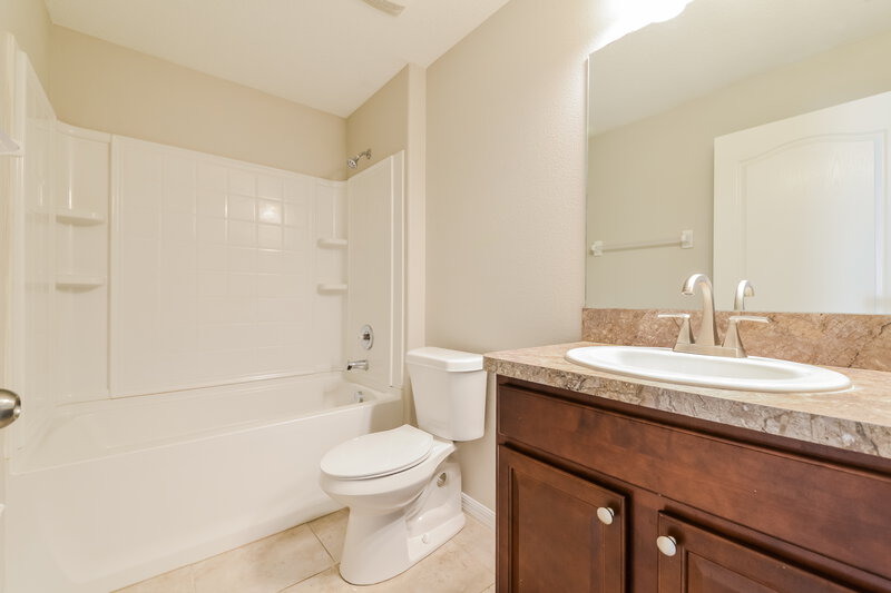 2,060/Mo, 16712 Scenic Hill Way Wimauma, FL 33598 Bathroom View