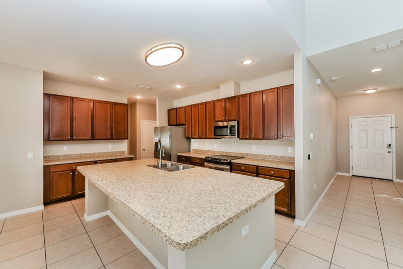 2,365/Mo, 11549 Tangle Stone Dr Gibsonton, FL 33534 Kitchen View 2