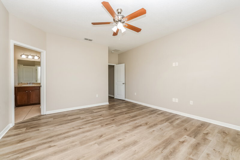 2,365/Mo, 11549 Tangle Stone Dr Gibsonton, FL 33534 Main Bedroom View 2