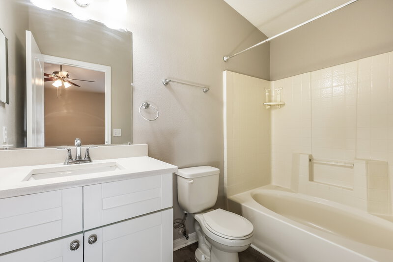 2,305/Mo, 10623 Navigation Dr Riverview, FL 33579 Main Bathroom View