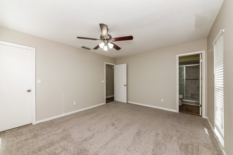 2,055/Mo, 3910 Briarlake Dr Valrico, FL 33596 Main Bedroom View 2