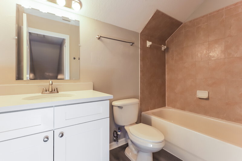 1,905/Mo, 14148 Lemon Yellow Tree Ln Spring Hill, FL 34613 Bathroom View