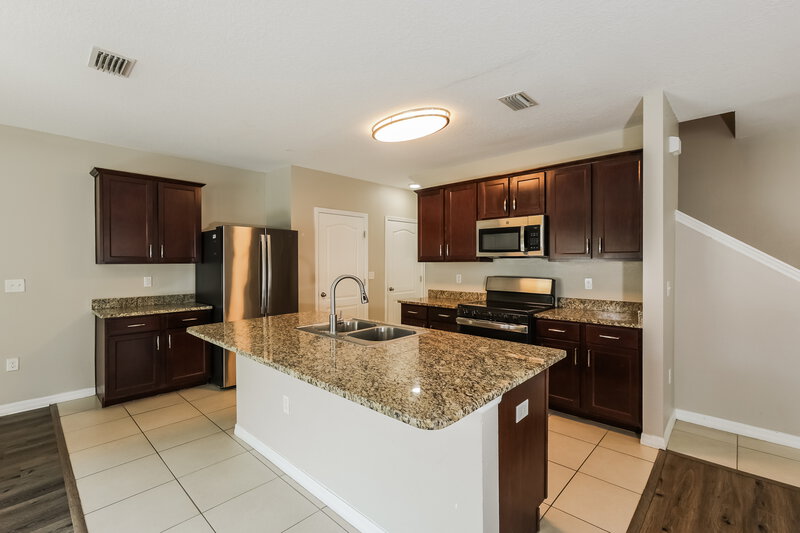 2,065/Mo, 1806 Greenwood Valley Dr Plant City, FL 33563 Kitchen View 2